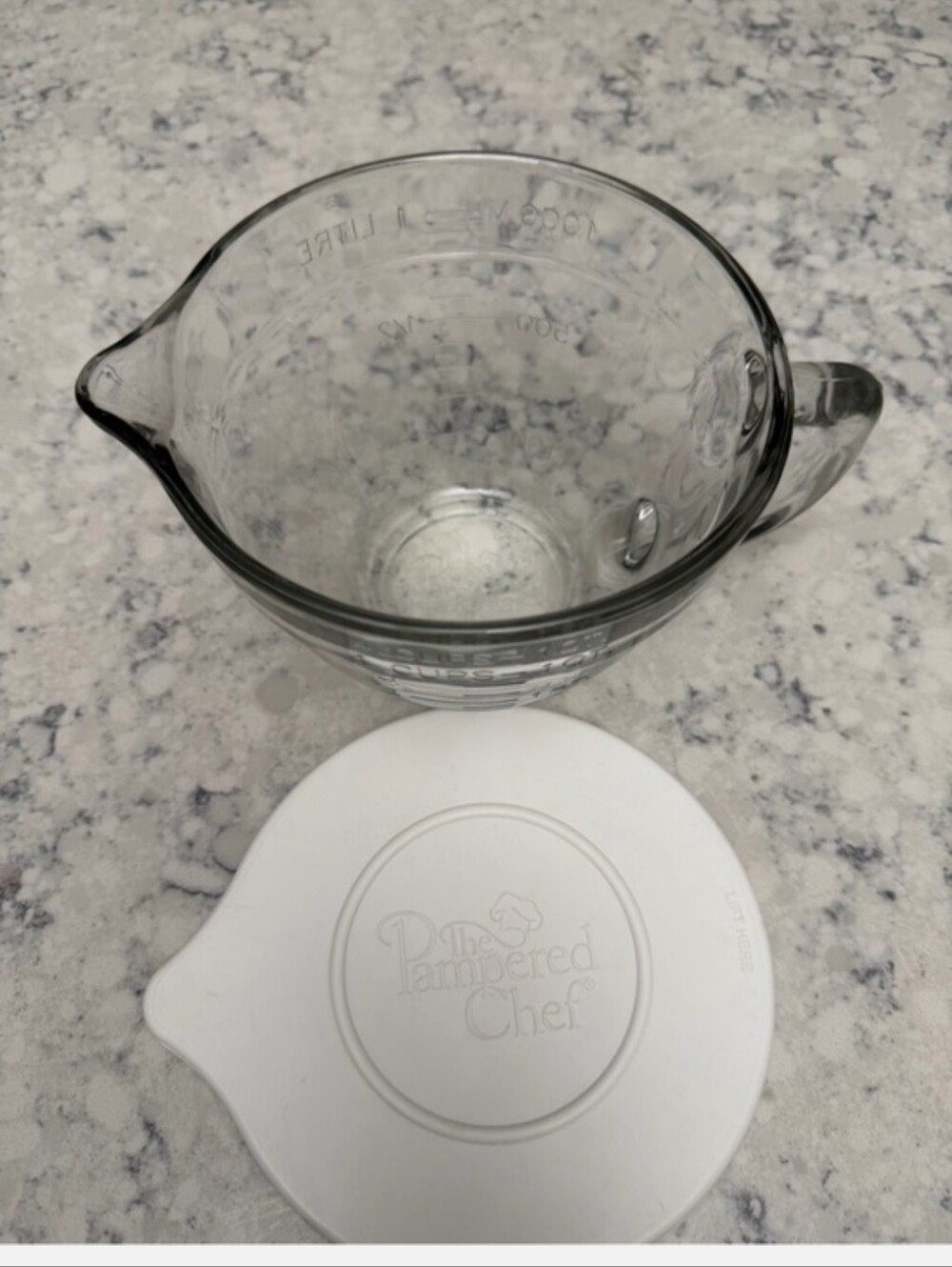 Pampered Chef Clear Glass Measuring Cup with White Lid 4 Cup